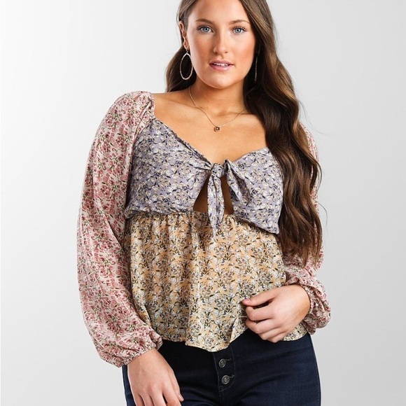 Buckle Floral Chiffon Keyhole Top Size Medium - Picture 9 of 13